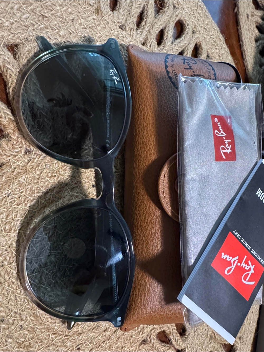 Ray-Ban 2204 Womens Frame Sunglasses with Dark/gray Lenses